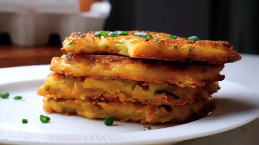 Spicy Hash Browns Recipe For Breakfast on a Serving plate