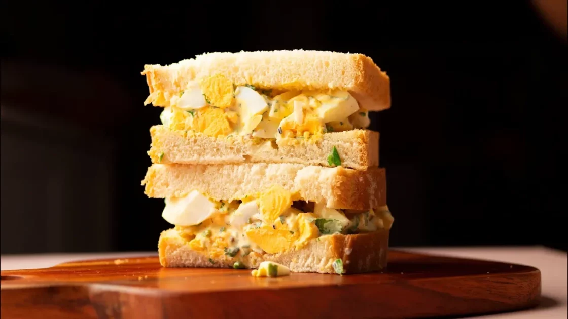 Egg salad sandwich