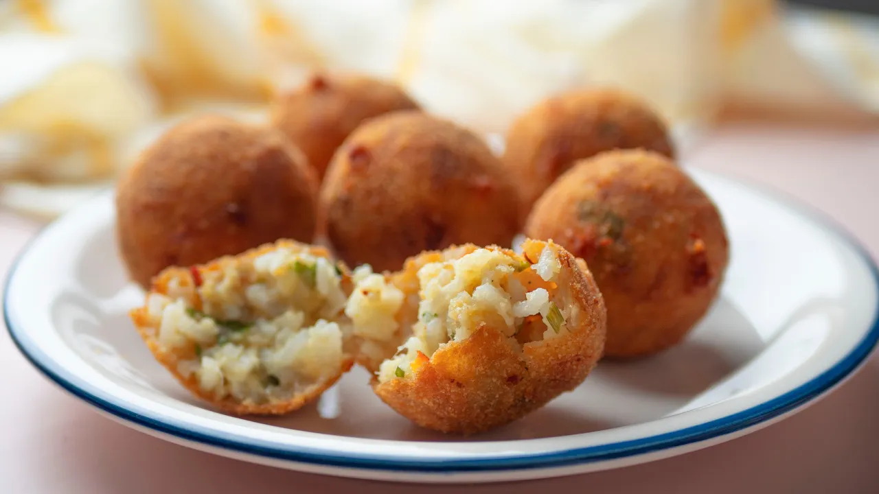 Cheesy Rice Balls Using Leftover Rice(Arancini)