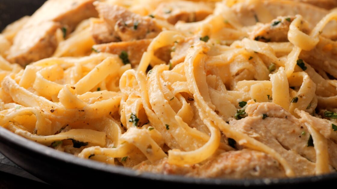 Chicken Alfredo Recipe with Fettuccine Pasta