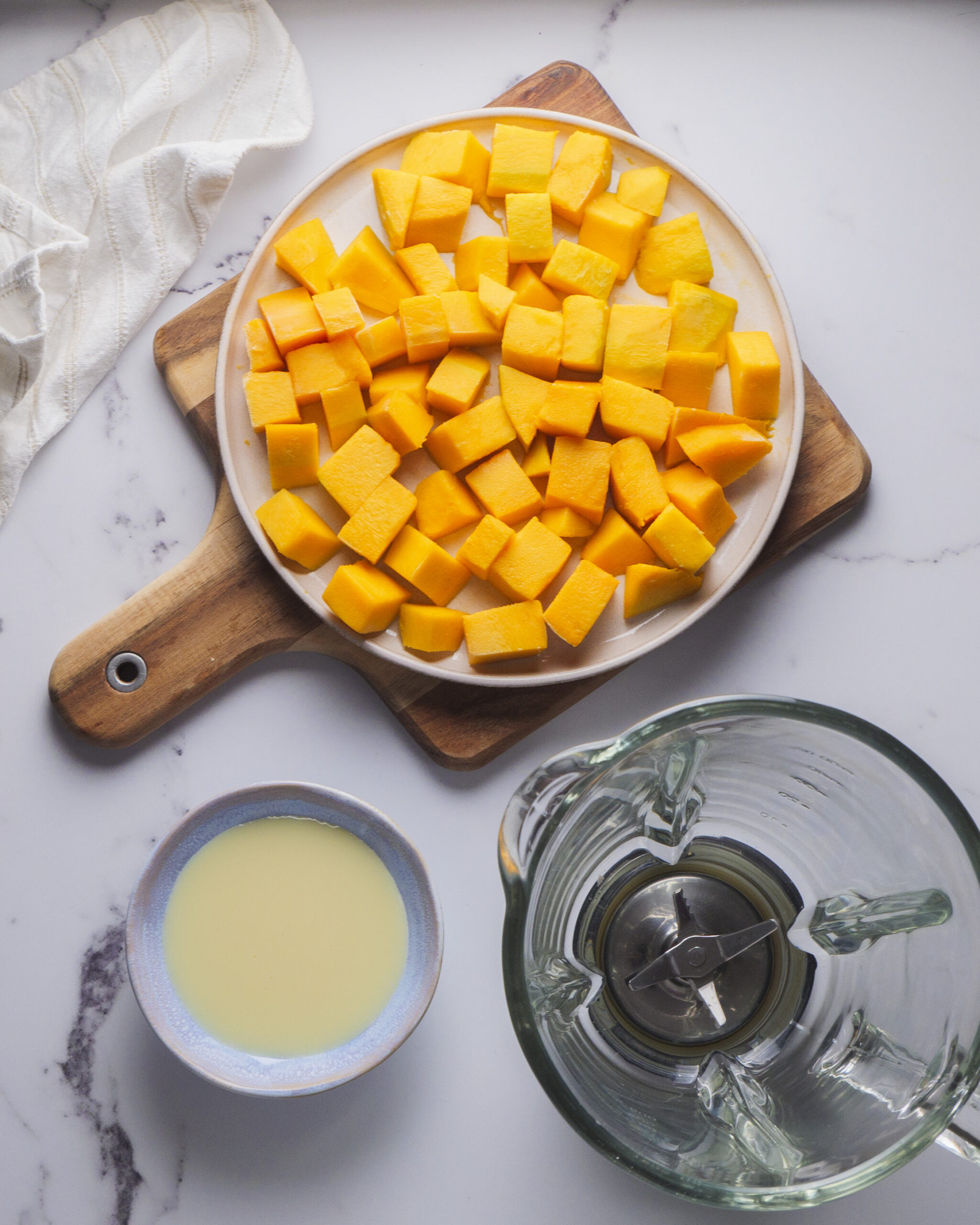 ingredients of mango smoothie