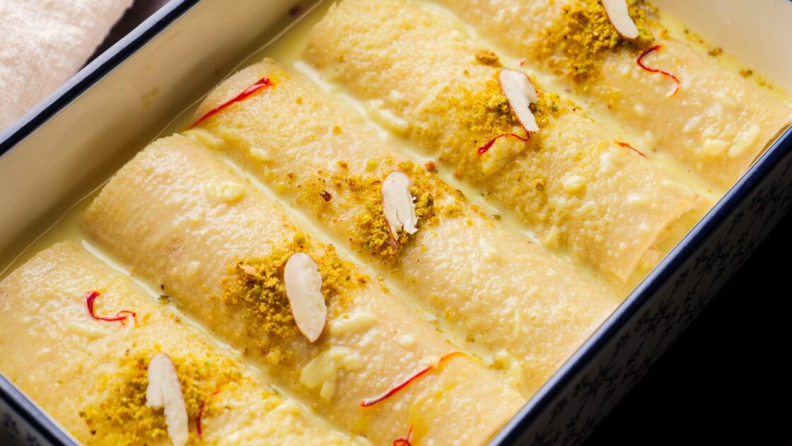 bread malai roll in a assemble pot