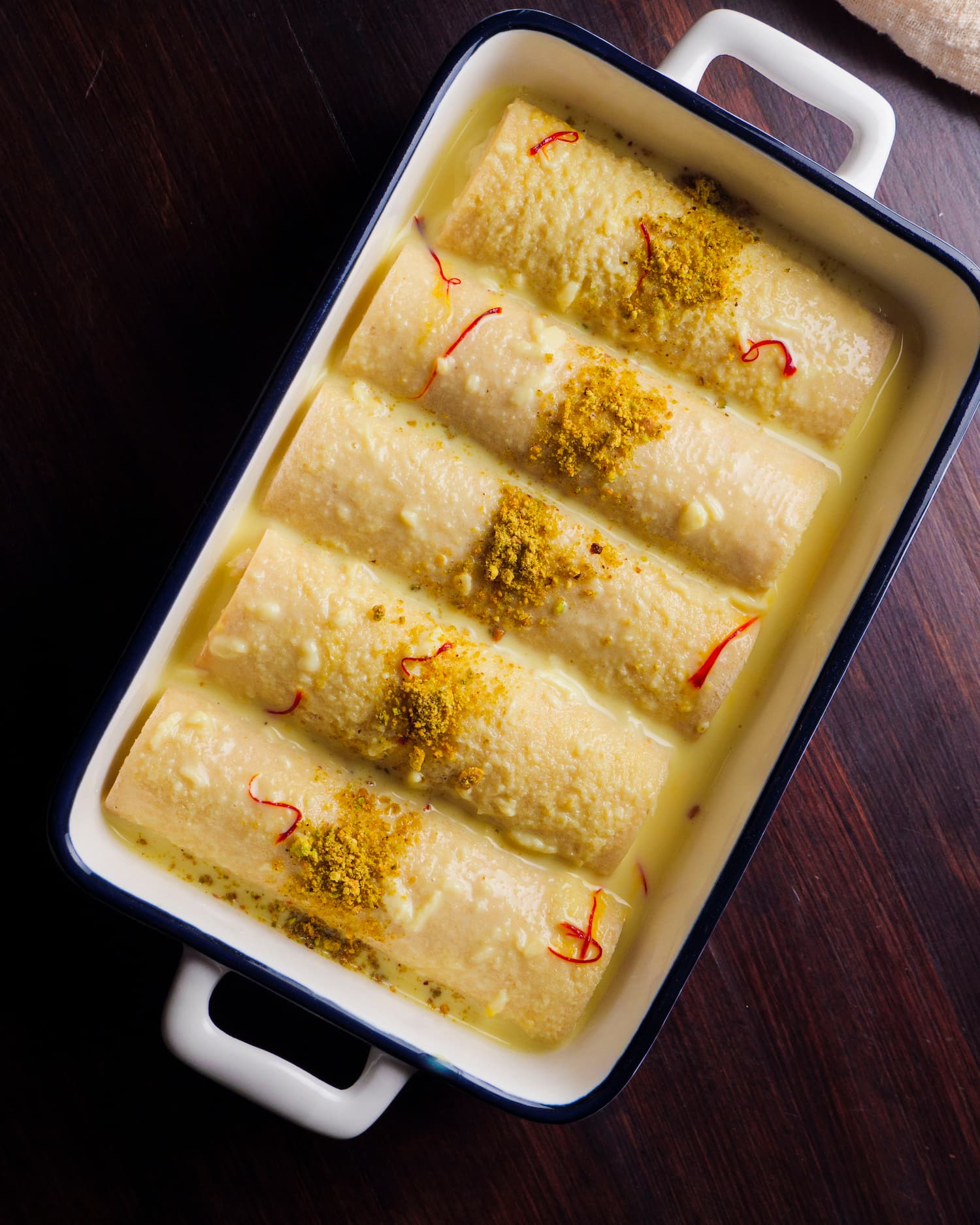 Bread malai roll in an assemble pot