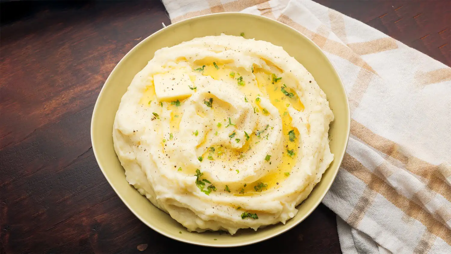 Mashed Potatoes Recipe on a serving bowl