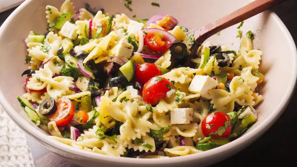 The Best Pasta Salad Recipe In 15 Minutes